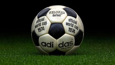 لصالح نادي أوروجوياني.. طرح كرة نهائي كأس العالم 1974 للبيع بمزاد علني 