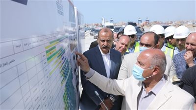 وزير النقل يتفقد مسار الخط الثاني من شبكة القطار الكهربائي