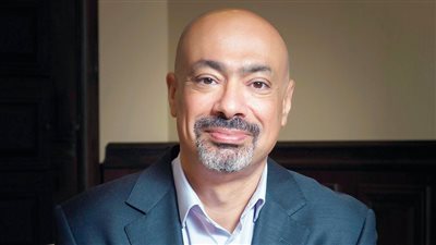 حاتم دويدار: الاستحواذ على أسهم بمجموعة فودافون فرصة لتعزيز محفظة e& الدولية