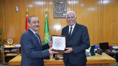 محافظ الإسماعيلية يستقبل نقيب الزراعيين 