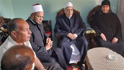 وفد من الازهر يقدم العزاء لأسرة 