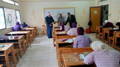 هدوء في أول أيام امتحانات النقل بالثانوي الأزهري.. وجولات ميدانية لقيادات قطاع المعاهد