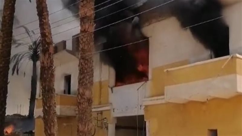 اشعال النار في منزل