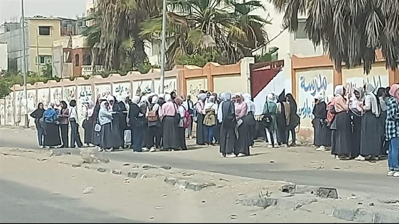 طلاب الشهادة الاعدادية