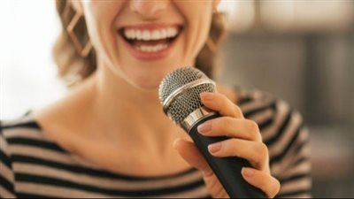 تفسير حلم الغناء في المنام وعلاقته بالخلافات الزوجية 