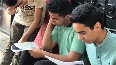 توافد طلاب الشهادة الإعدادية بالجيزة لأداء امتحان اللغة الأجنبية| فيديو 