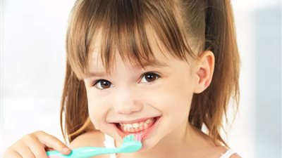 الموعد المناسب لغسيل أسنان الأطفال 