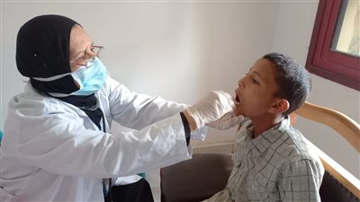 الكشف على 989 مواطنا خلال قافلة طبية مجانية بقرية العمرة ضمن مبادرة حياة كريمة 