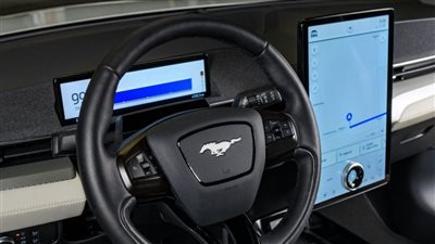 لوحات المعلومات عنصر تنافسي مهم في عالم السيارات