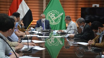 محافظ القليوبية يعقد اجتماعا لمناقشة الخطة الاستثمارية 