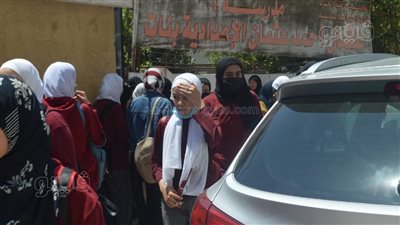 تباين آراء طالبات الشهادة الإعدادية حول امتحان اللغة الإنجليزية | فيديو صور 