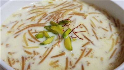 طريقة عمل الشعرية باللبن.. تحلية سريعة ومغذية