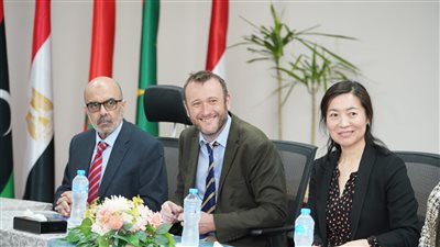 وفد من جامعة ساوثهامبتون يزور كلية الطب بفرع الأكاديمية العربية بالعلمين