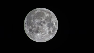 بعد قليل.. سماء مصر تشهد خسوف القمر