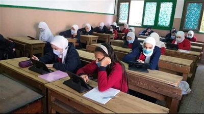 بدء الامتحان الورقي في اللغة الأجنبية الثانية لطلاب الصف الأول الثانوي