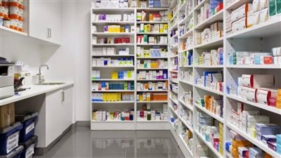 ما ضوابط تشغيل الصيدليات وترخيصها وفق القانون 