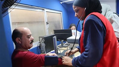 السكك الحديدية تبدأ مبادرة الكشف المجاني على الركاب بمحطة مصر 