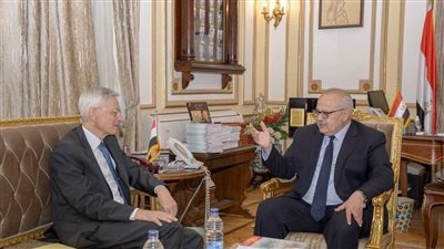 رئيس جامعة القاهرة يبحث مع السفير الفرنسي سبل التعاون