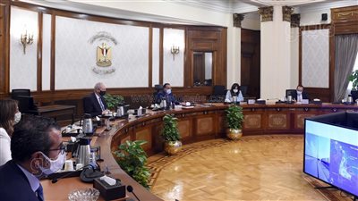 الحكومة: إنشاء مجمع تصنيع سيارات والاستثمار في صناعة المسبوكات باقتصادية قناة السويس