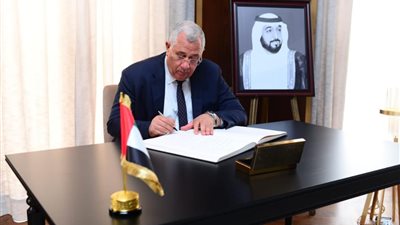وزير الزراعة يقدم واجب العزاء في وفاة الشيخ خليفة بن زايد آل نهيان
