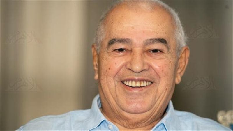 الكاتب الصحفي صلاح