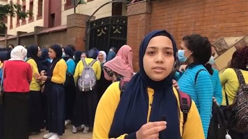 طالبة أولى ثانوي