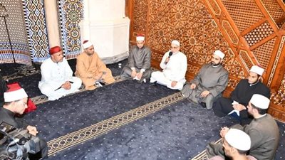 انعقاد أول مقرأة للأئمة وأعضاء المقارئ الرسميين بمسجد الإمام الحسين | صور