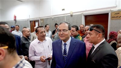 رئيس جامعة سوهاج يتفقد انتخابات مجلس إدارة نقابة العاملين