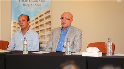 قبل مواجهة سموحة.. سمير حلبية يجتمع بلاعبي المصري | صور