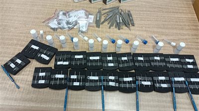 ضبط محاولة تهريب أدوات زرع شعر وعلاج الأورام بمطار برج العرب