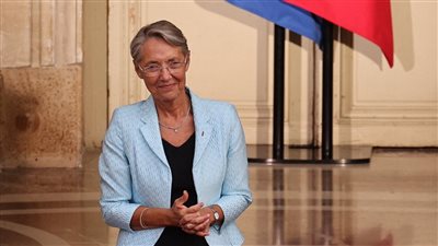 من السكة الحديد إلى الوزارة.. إليزابيث بورن أول سيدة تتولى رئاسة حكومة فرنسا منذ 30 عاما