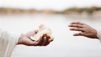 تفسير حلم عطاء الميت في المنام وعلاقته بالرزق الكثير وتحقيق الأهداف 