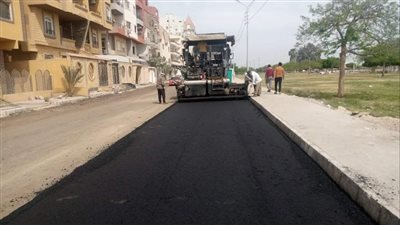 بشارة يوجه باستمرار أعمال الرصف ورفع الكفاءة لشوارع الإسماعيلية | صور