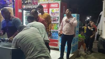 إغلاق المحلات التجارية المخالفة لقرار الغلق في طريق ترسا بالجيزة | صور