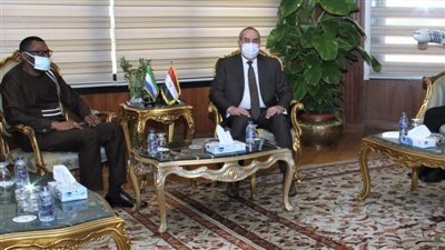 وزير الطيران يبحث تعزيز التعاون مع سفير سيراليون بالقاهرة 