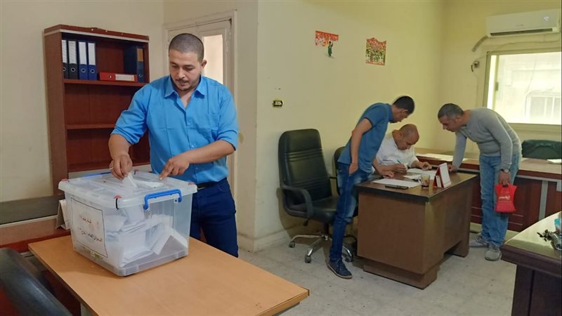 جانب من عملية الاقتراع