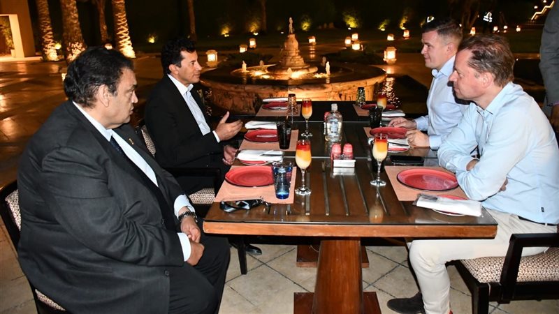 وزير الرياضة يلتقي