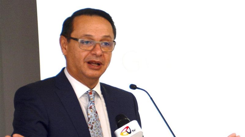 الدكتور أشرف منصور