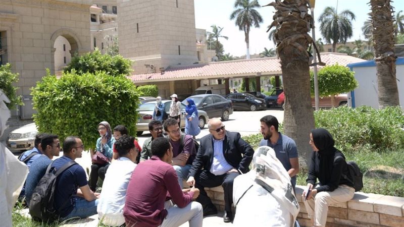 الخشت مع طلاب جامعة