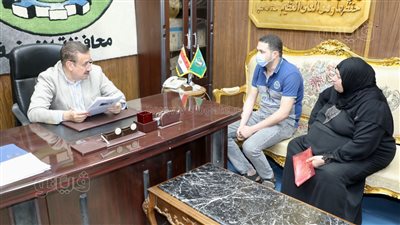 محافظ المنوفية يفحص شكاوى المواطنين ويوجه بحلها