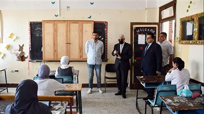 محافظ جنوب سيناء يتفقد لجان امتحانات الصف الثاني الثانوي 