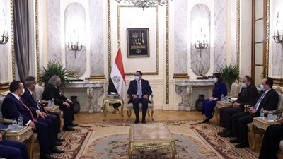 رئيس الوزراء يستقبل رئيس مجلس إدارة اتحاد المصارف العربية