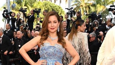 جوليان مور وريا أبي راشد أول نجمات السجادة الحمراء لمهرجان كان