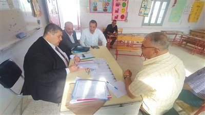 وكيل تعليم شمال سيناء يتفقد مركز توزيع أسئلة الشهادة الإعدادية | صور