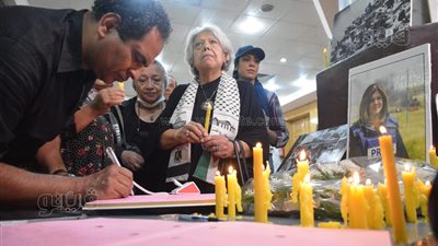 الصحفيون ينظمون وقفة احتجاجية للتنديد باغتيال الشهيدة شيرين أبو عاقلة| فيديو وصور