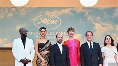 وصول أعضاء لجنة تحكيم مهرجان كان إلي السجادة الحمراء