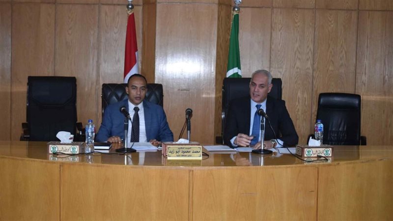 محافظ المنيا يستقبل