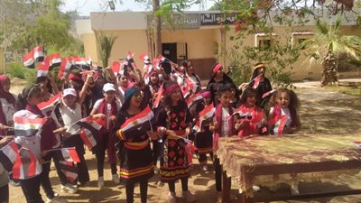 رسالة محبة للعالم.. أطفال نويبع يبدأون الفعاليات الفنية والأدبية بالترانيم والإنشاد| صور