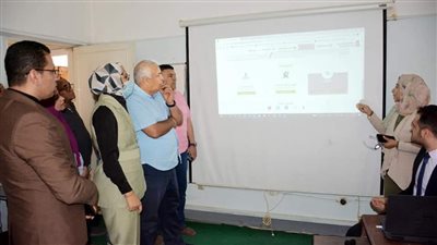 محافظ الوادي الجديد يتابع البرنامج التدريبي للعاملين بوحدة نظم المعلومات الجيومكانية