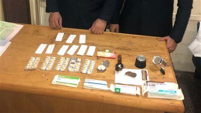 ضبط راكب بحوزته مخدرات وحشيش بمطار القاهرة